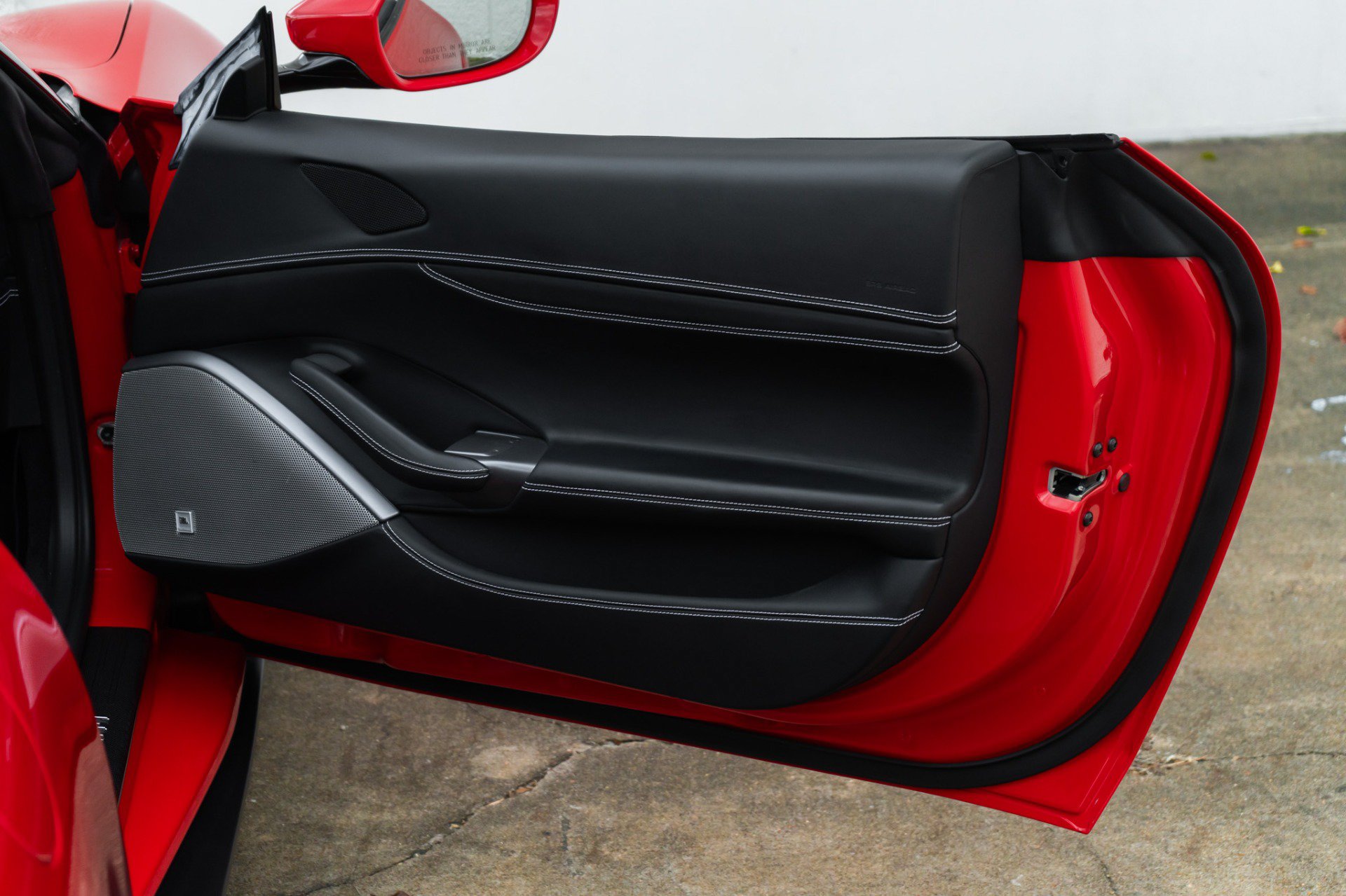 Used 2019 Ferrari Portofino RWD image 40