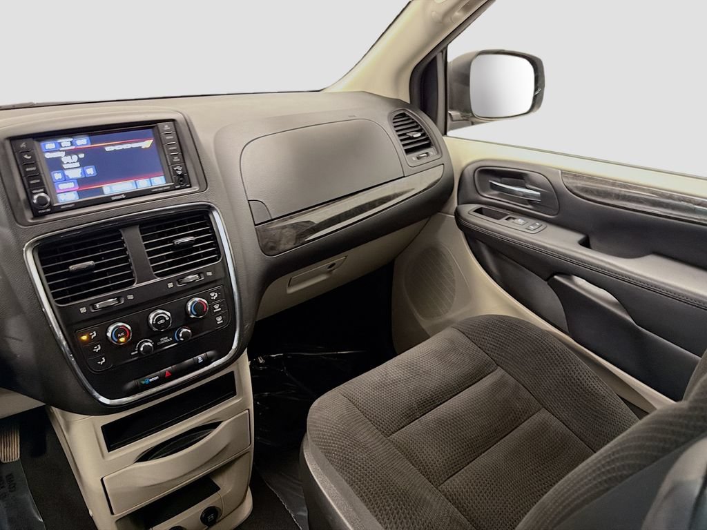Used 2019 Dodge Grand Caravan SE w/ UConnect Hands-Free Group FWD image 19