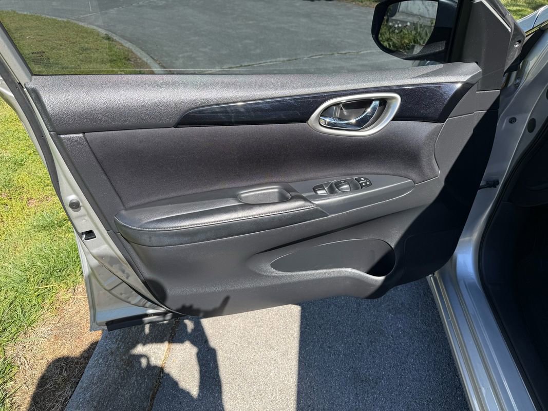 Used 2016 Nissan Sentra SV FWD image 14