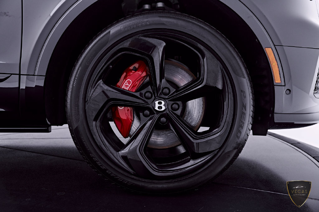 Used 2024 Bentley Bentayga AWD/4WD image 29