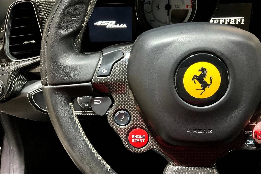 Used 2015 Ferrari 458 Italia Coupe RWD image 11