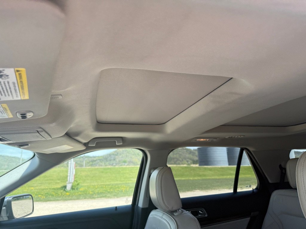 Used 2018 Ford Explorer Platinum AWD/4WD image 12