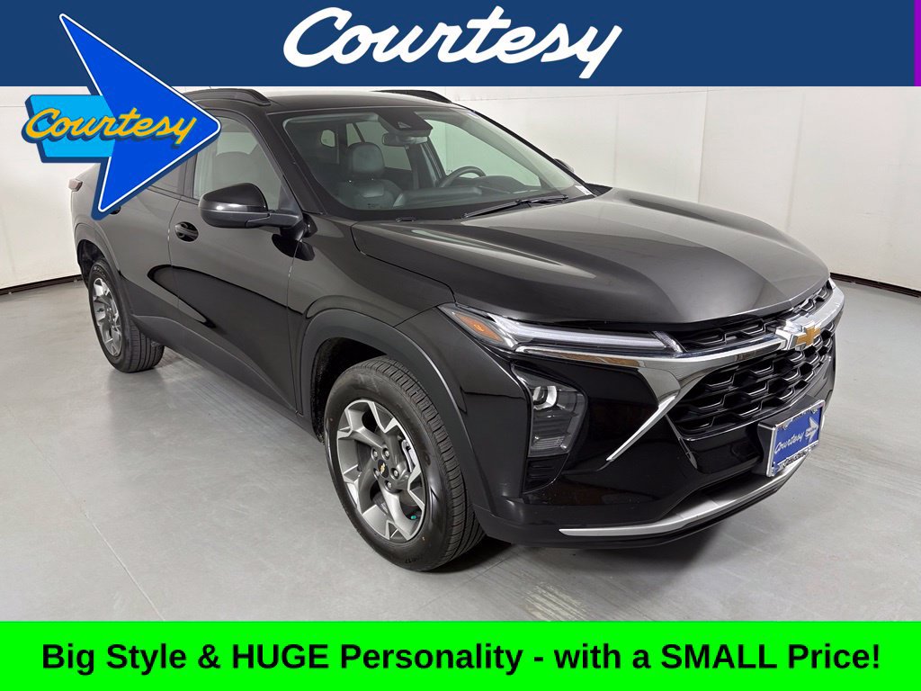 Used 2025 Chevrolet Trax LT FWD image 1