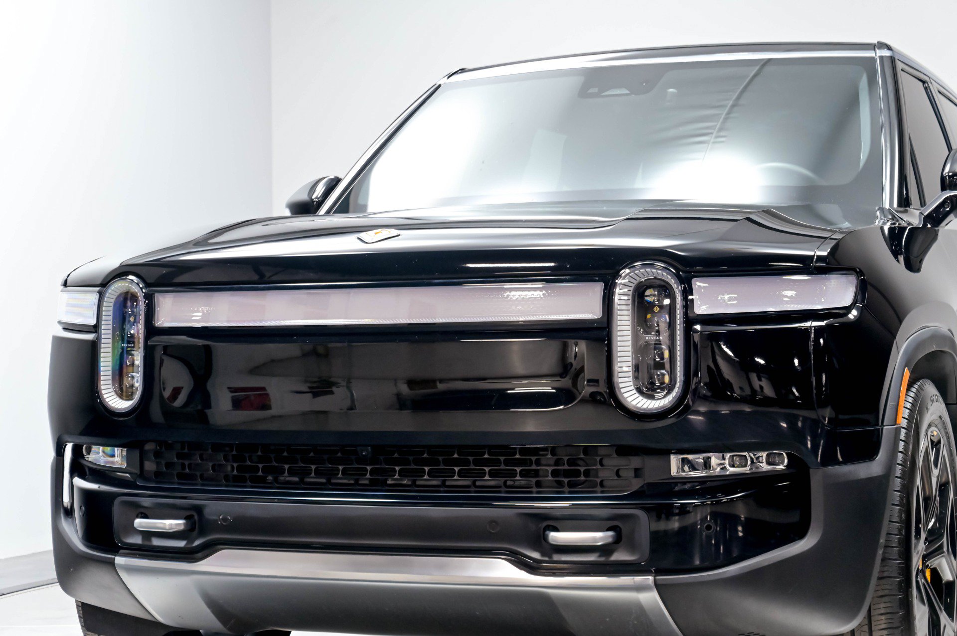 Used 2023 Rivian R1S Adventure AWD/4WD image 70