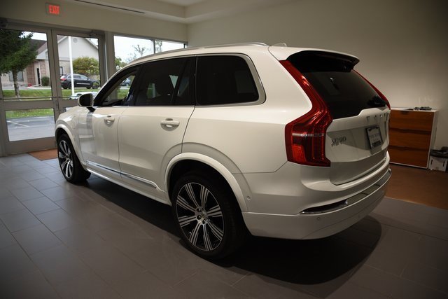 Used 2023 Volvo XC90 T8 Ultimate w/ Lounge Package image 2