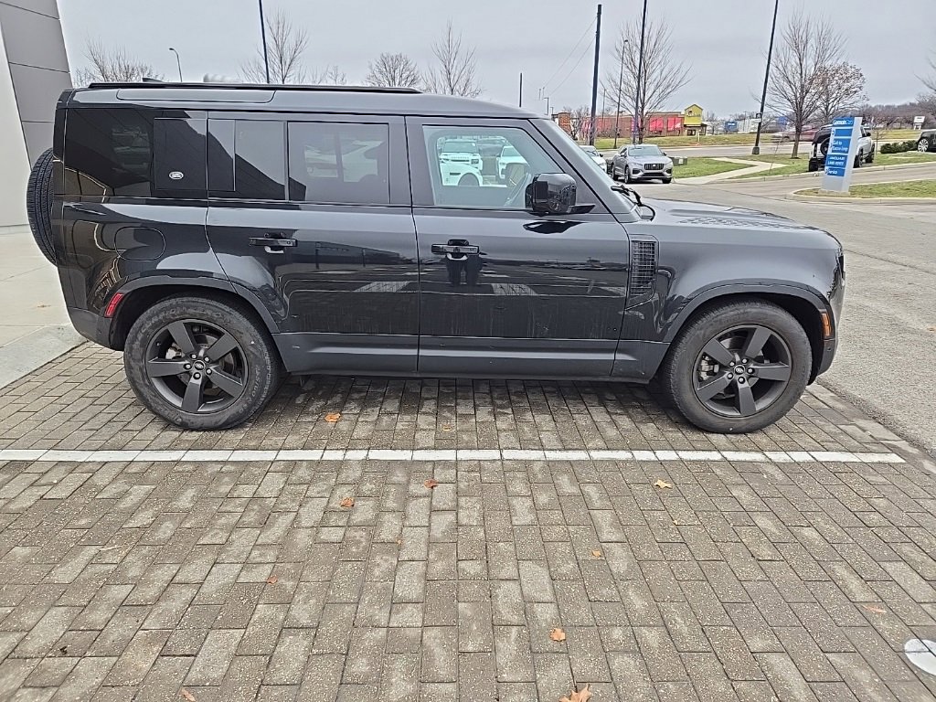 Used 2023 Land Rover Defender 110 S image 4