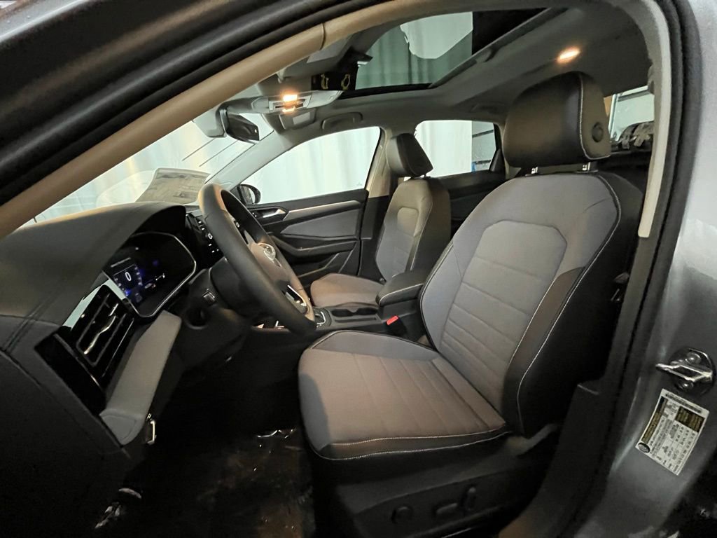 New 2026 Volkswagen Jetta SE FWD image 10