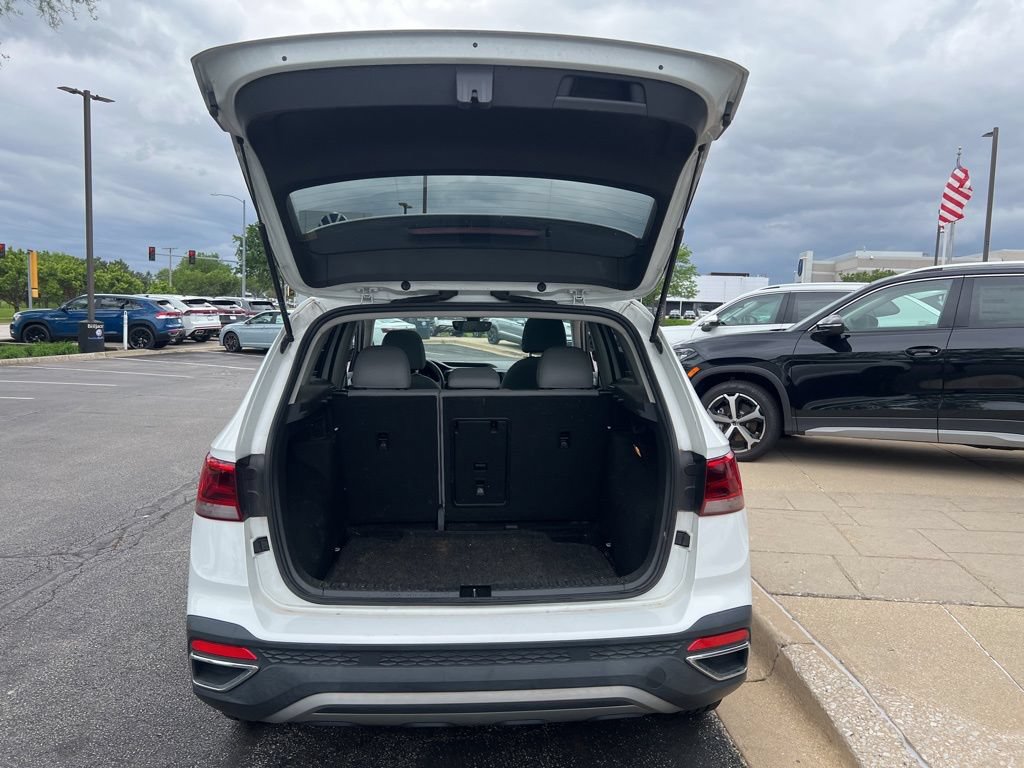 Used 2022 Volkswagen Taos SE FWD image 18