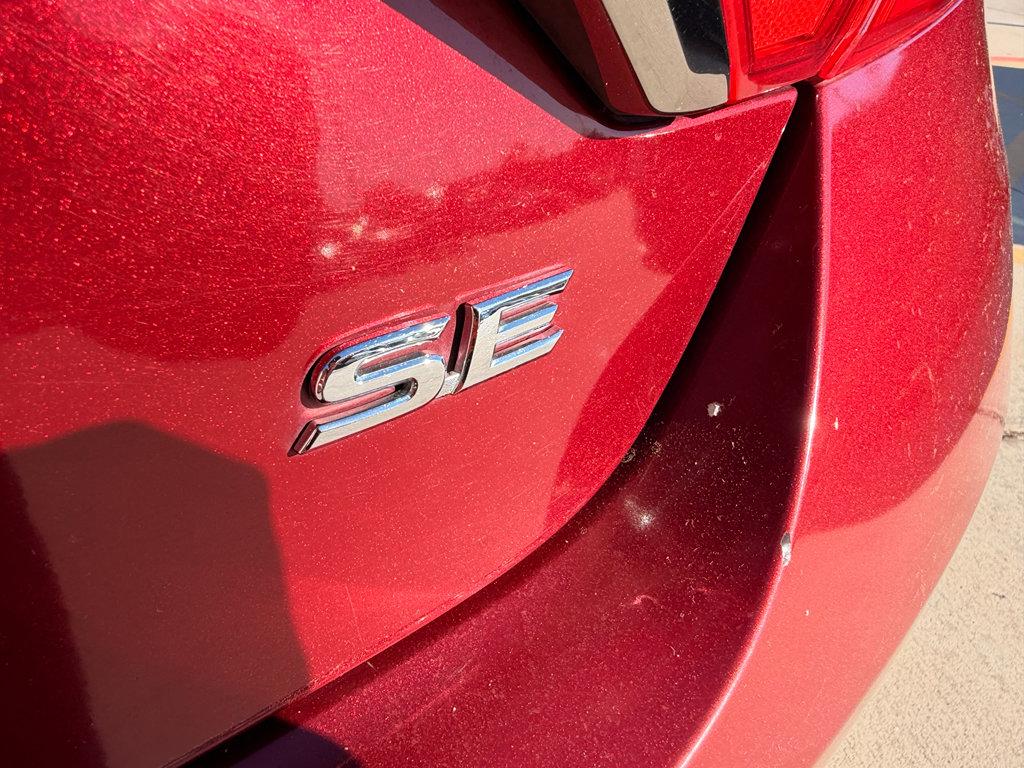 Used 2015 Toyota Camry SE image 9