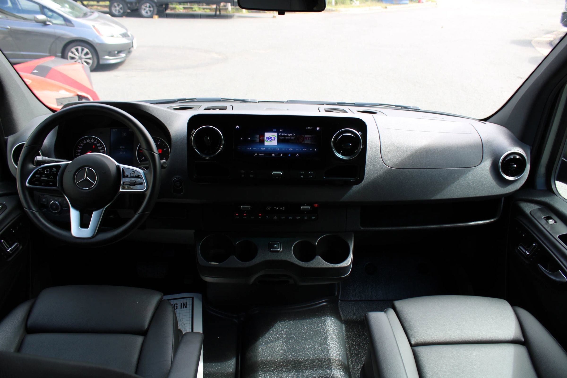 Used 2024 Mercedes-Benz Sprinter 2500 image 9