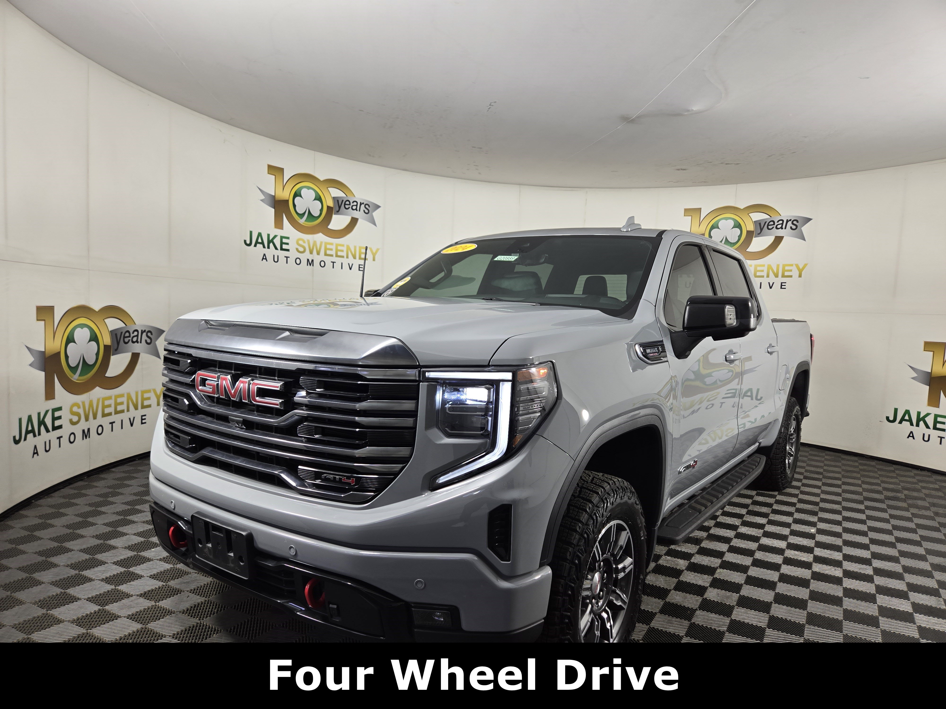 Used 2024 GMC Sierra 1500 AT4 w/ Technology Package AWD/4WD image 3