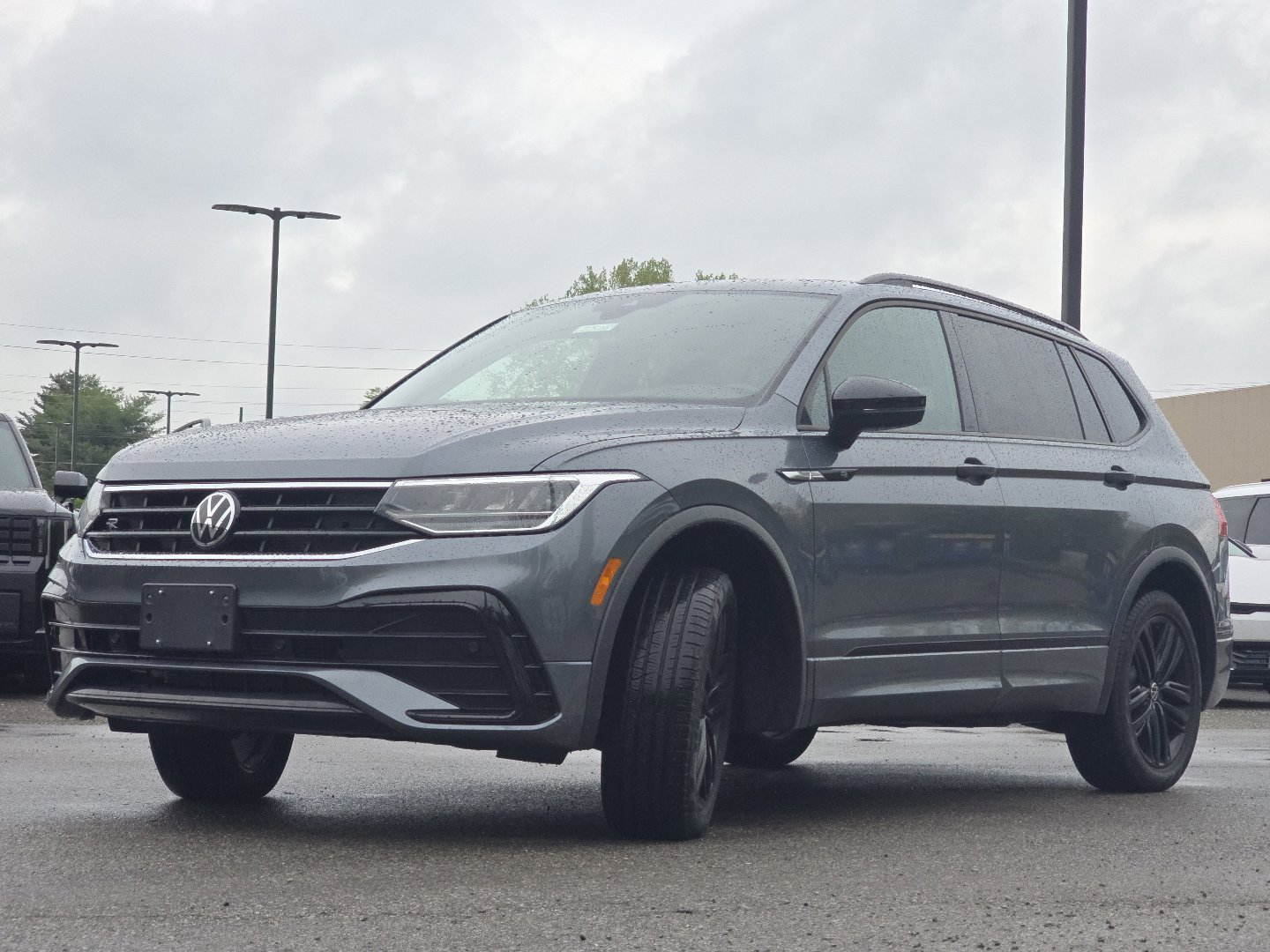 Used 2022 Volkswagen Tiguan SE R-Line AWD/4WD image 11