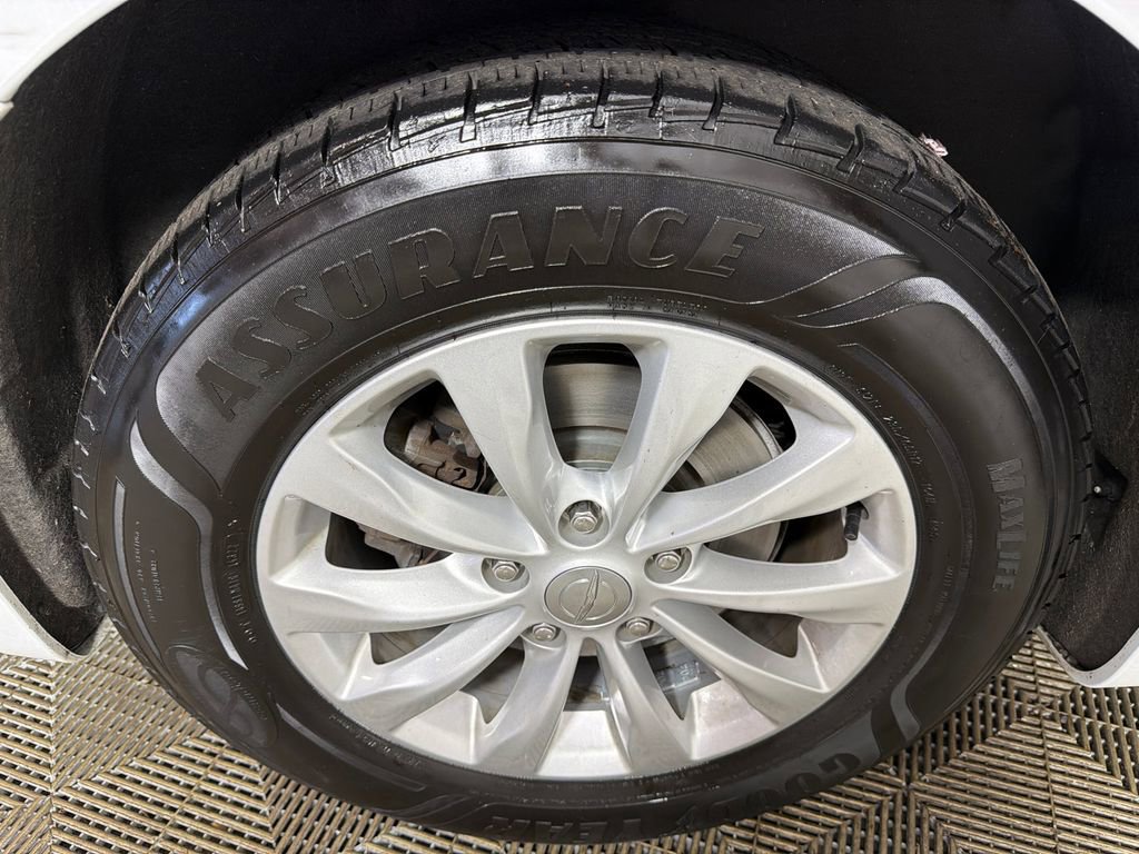 Used 2019 Chrysler Pacifica Touring-L FWD image 16