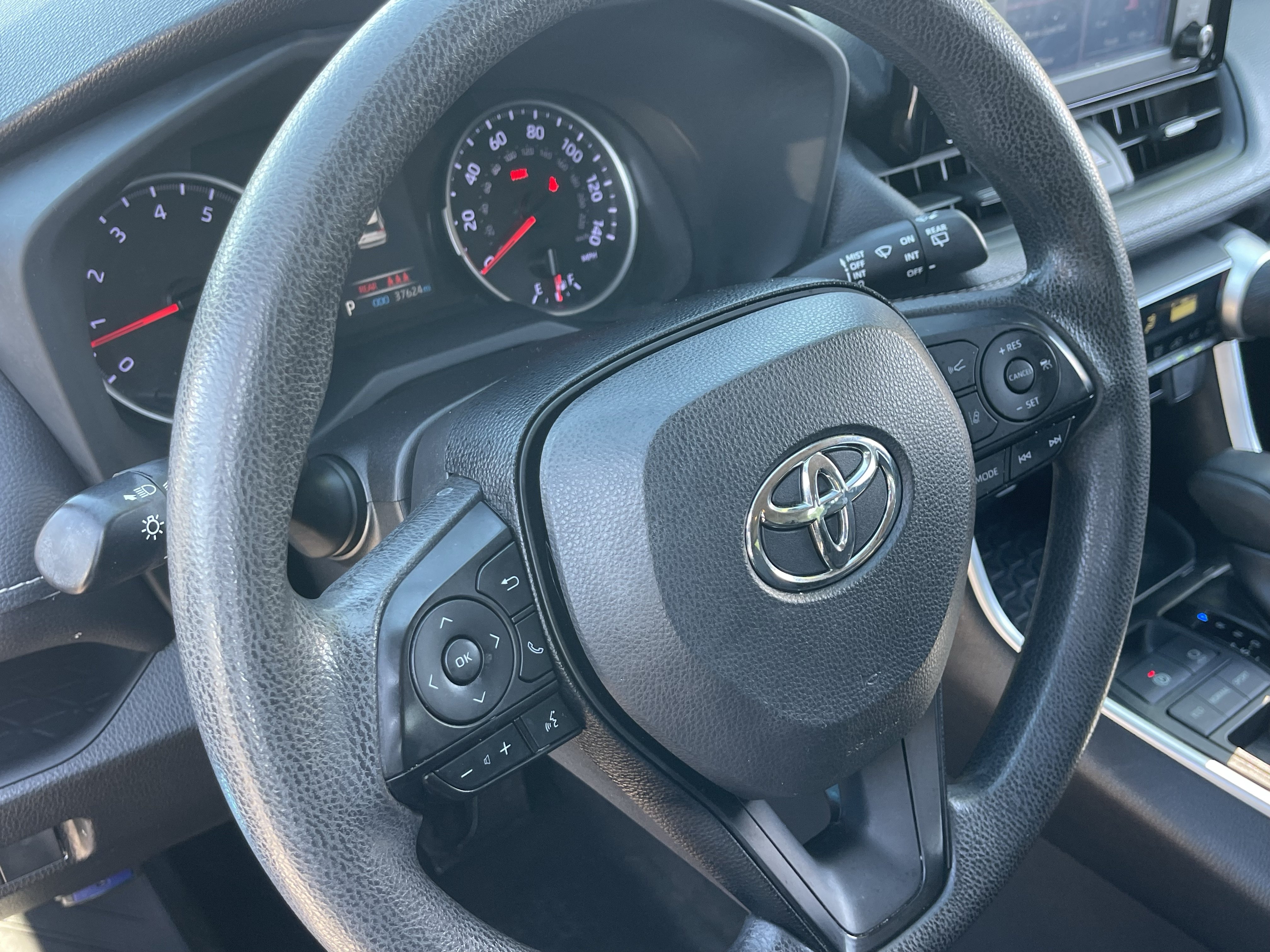 Used 2019 Toyota RAV4 LE w/ All Weather Liner Package FWD image 23