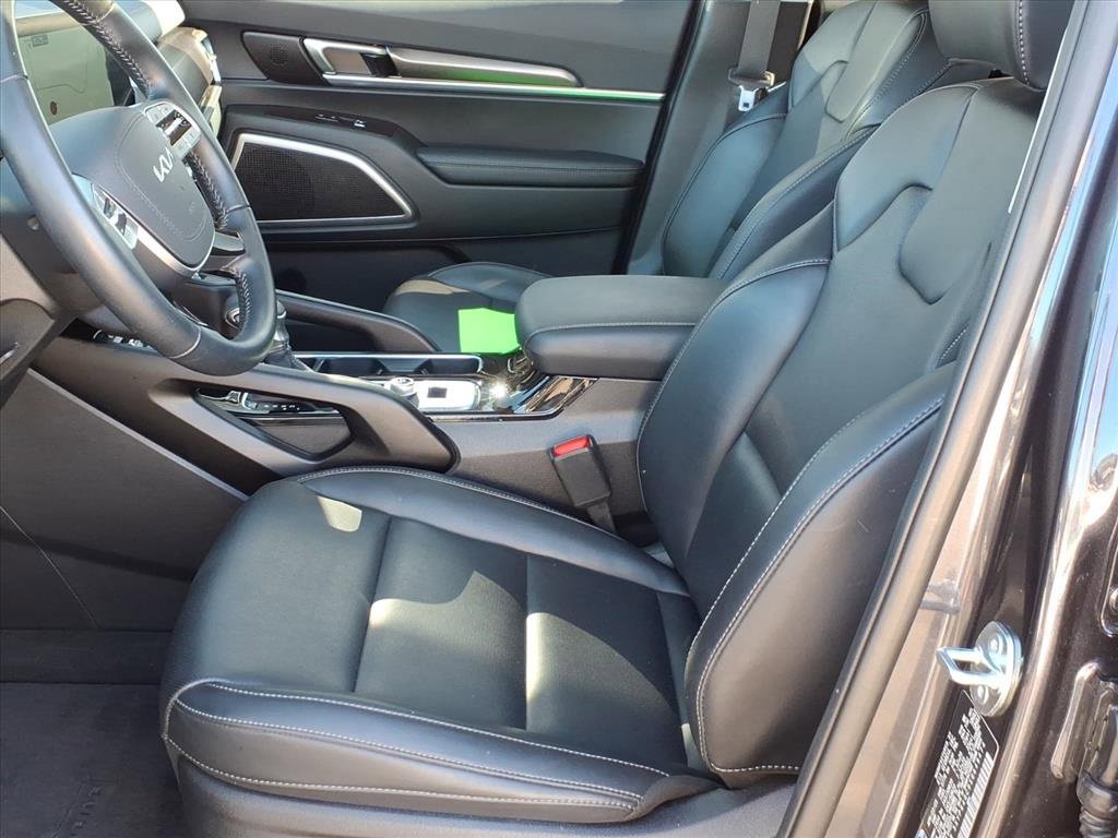 Used 2025 Kia Telluride S image 11