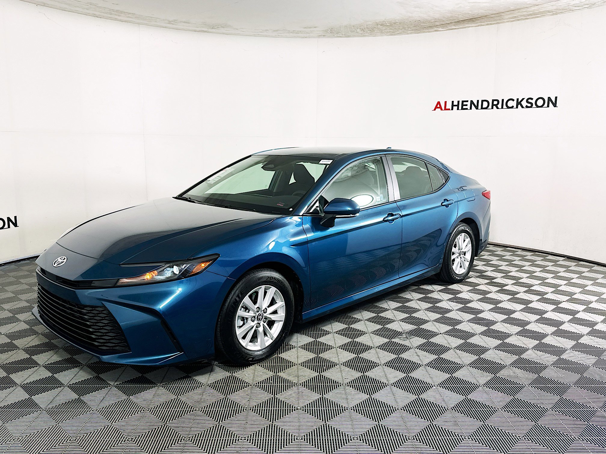 Used 2025 Toyota Camry LE image 7