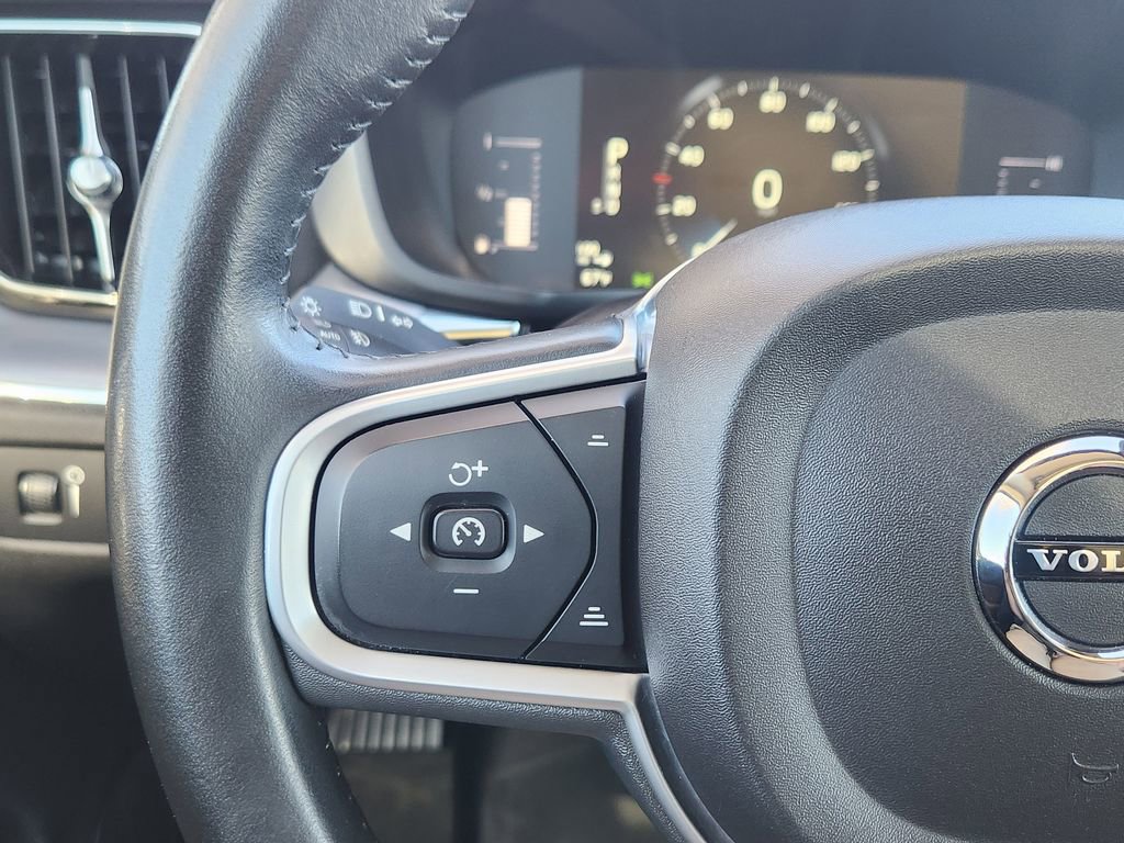Used 2019 Volvo XC60 T6 Momentum w/ Advanced Package image 18
