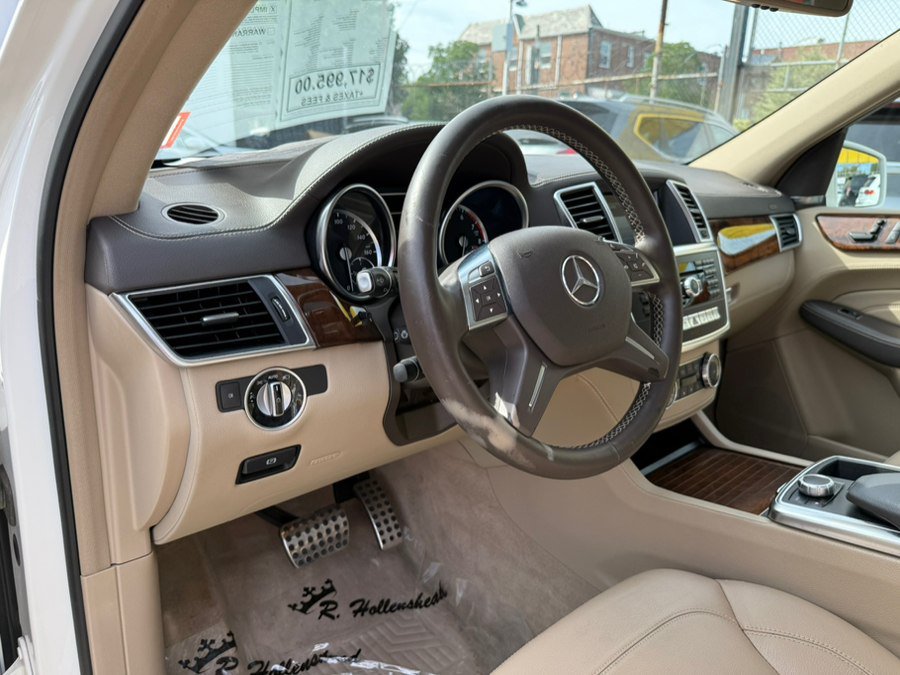 Used 2015 Mercedes-Benz ML 400 4MATIC w/ Lighting Package image 13