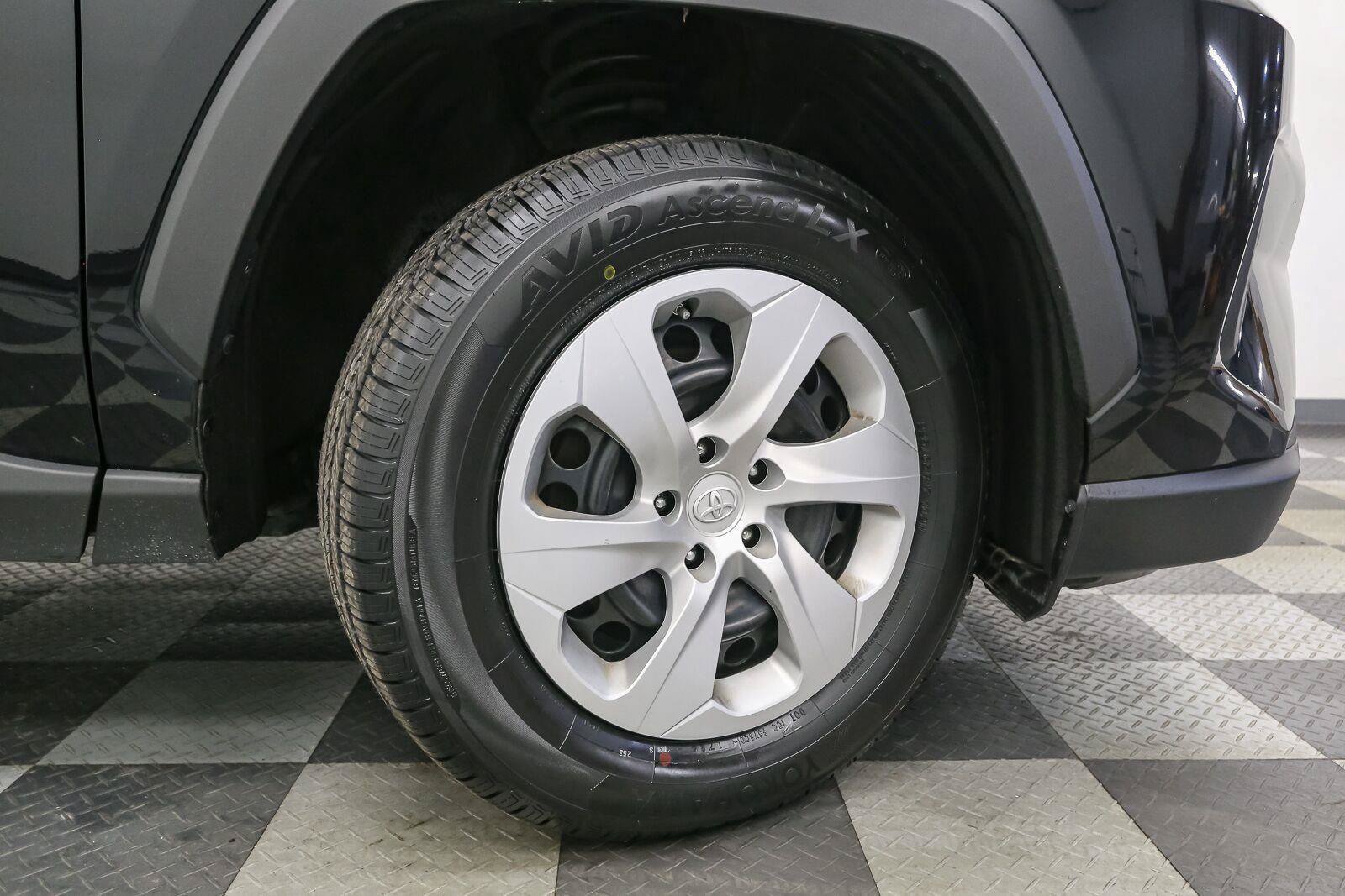 Certified 2024 Toyota RAV4 LE AWD/4WD image 16