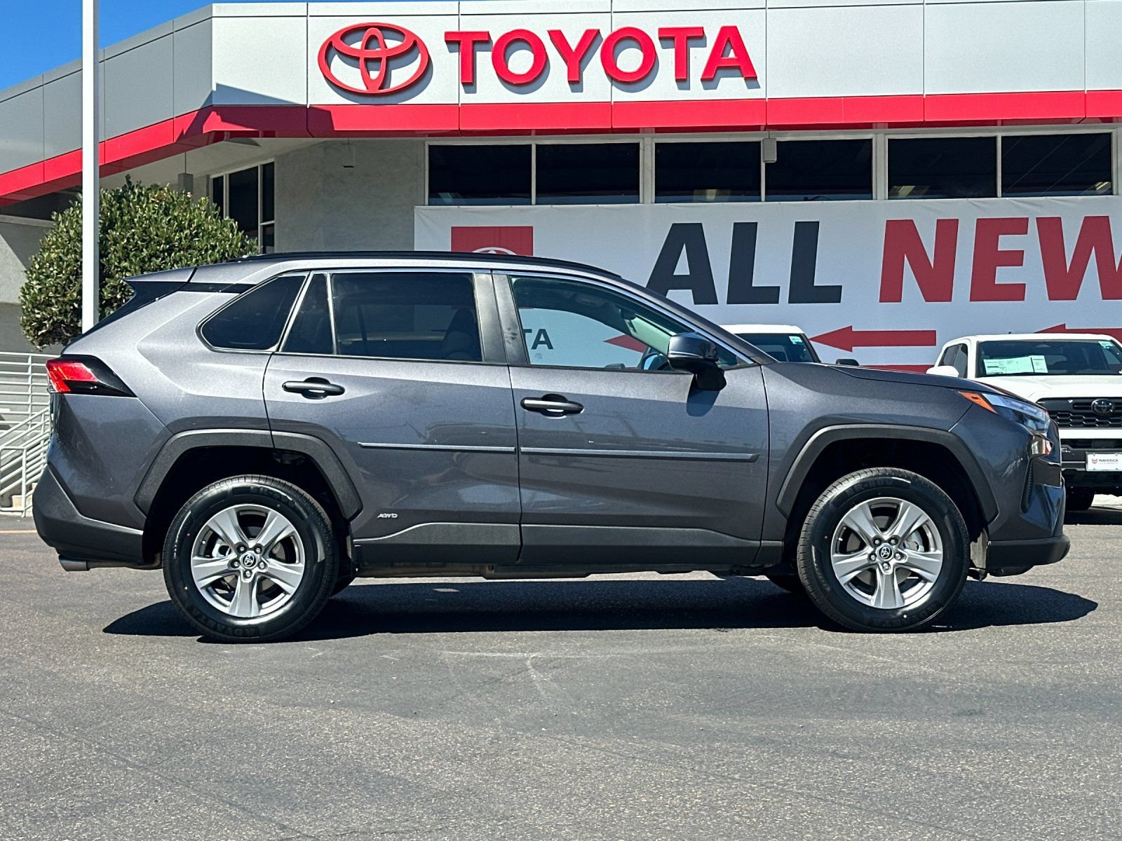 Used 2024 Toyota RAV4 LE AWD/4WD image 6