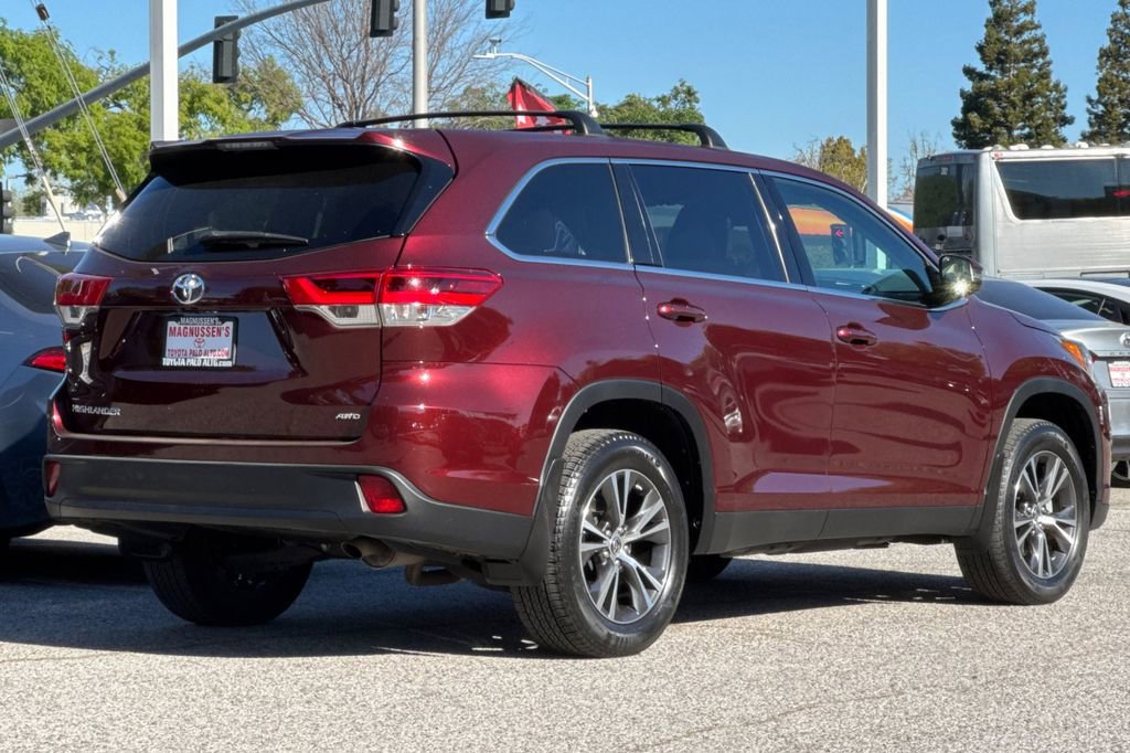 Used 2019 Toyota Highlander LE image 3