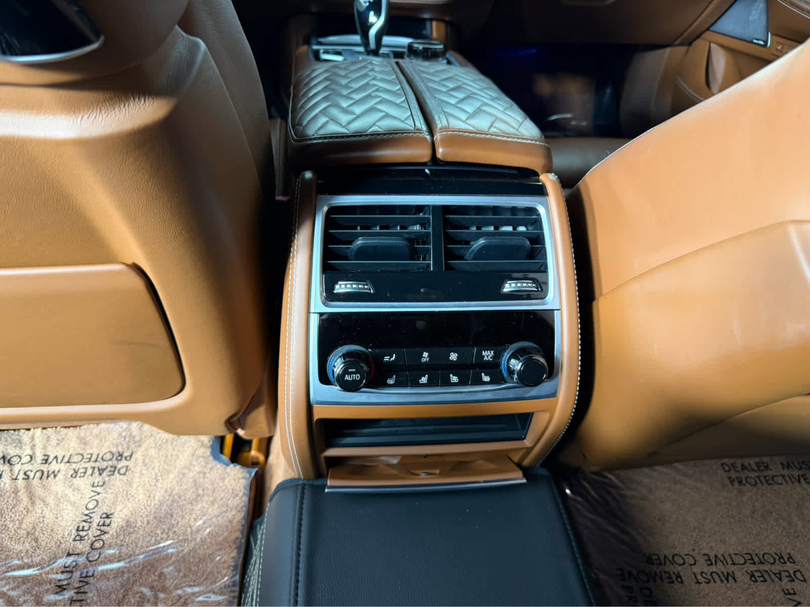Certified 2022 BMW ALPINA B7 xDrive w/ Luxury Rear Seating Package image 13