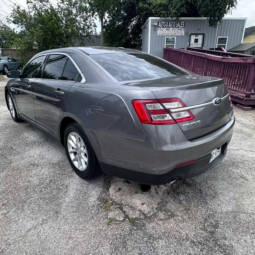 Used 2014 Ford Taurus SE FWD image 6