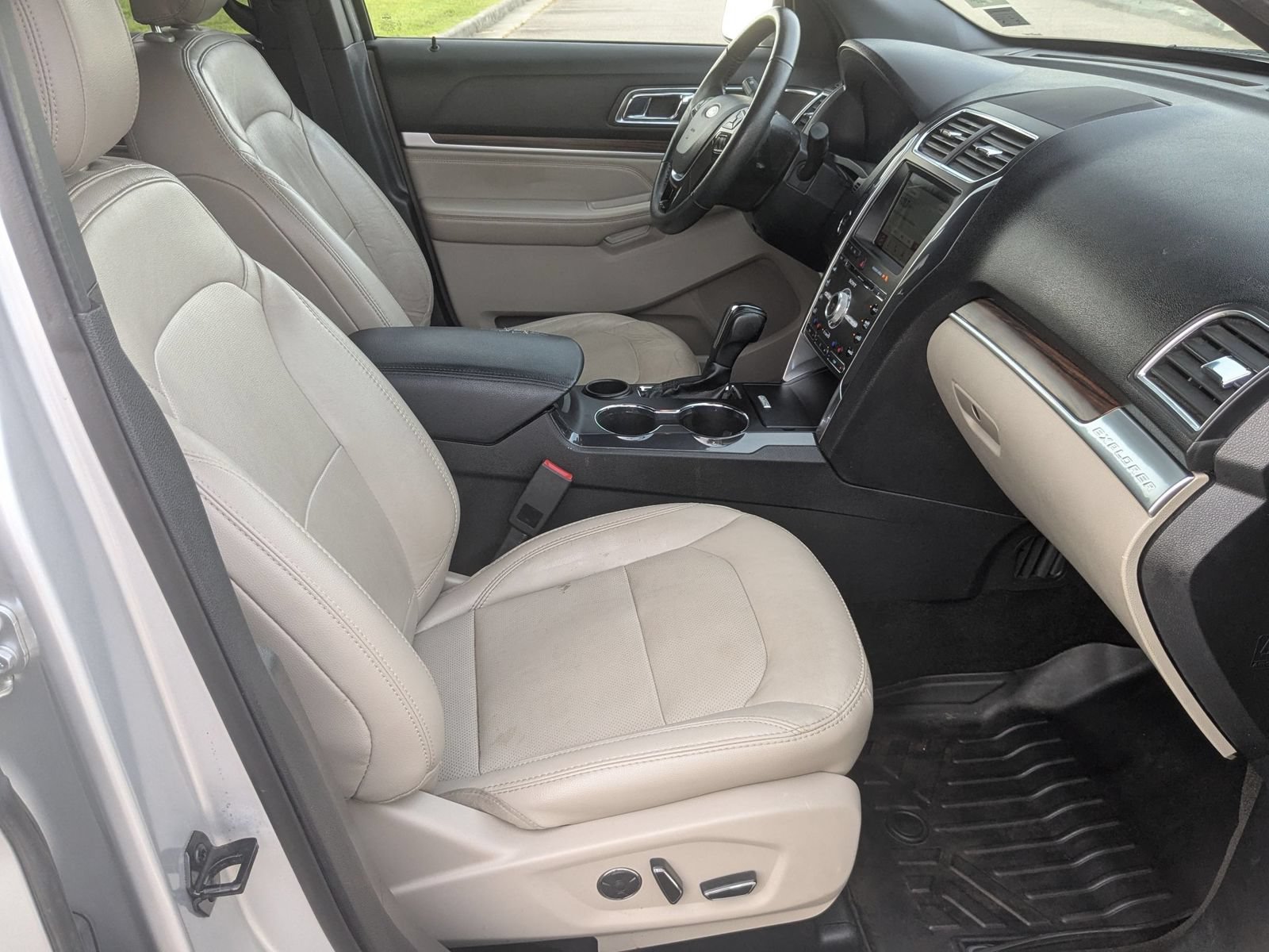 Used 2018 Ford Explorer Limited w/ Equipment Group 301A FWD image 39