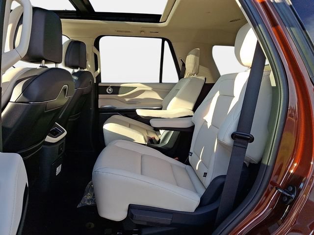 New 2027 Lincoln Navigator Reserve AWD/4WD image 9