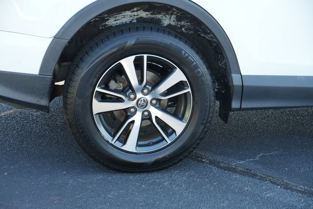 Used 2018 Toyota RAV4 XLE w/ Plus Extra Value Package AWD/4WD image 9