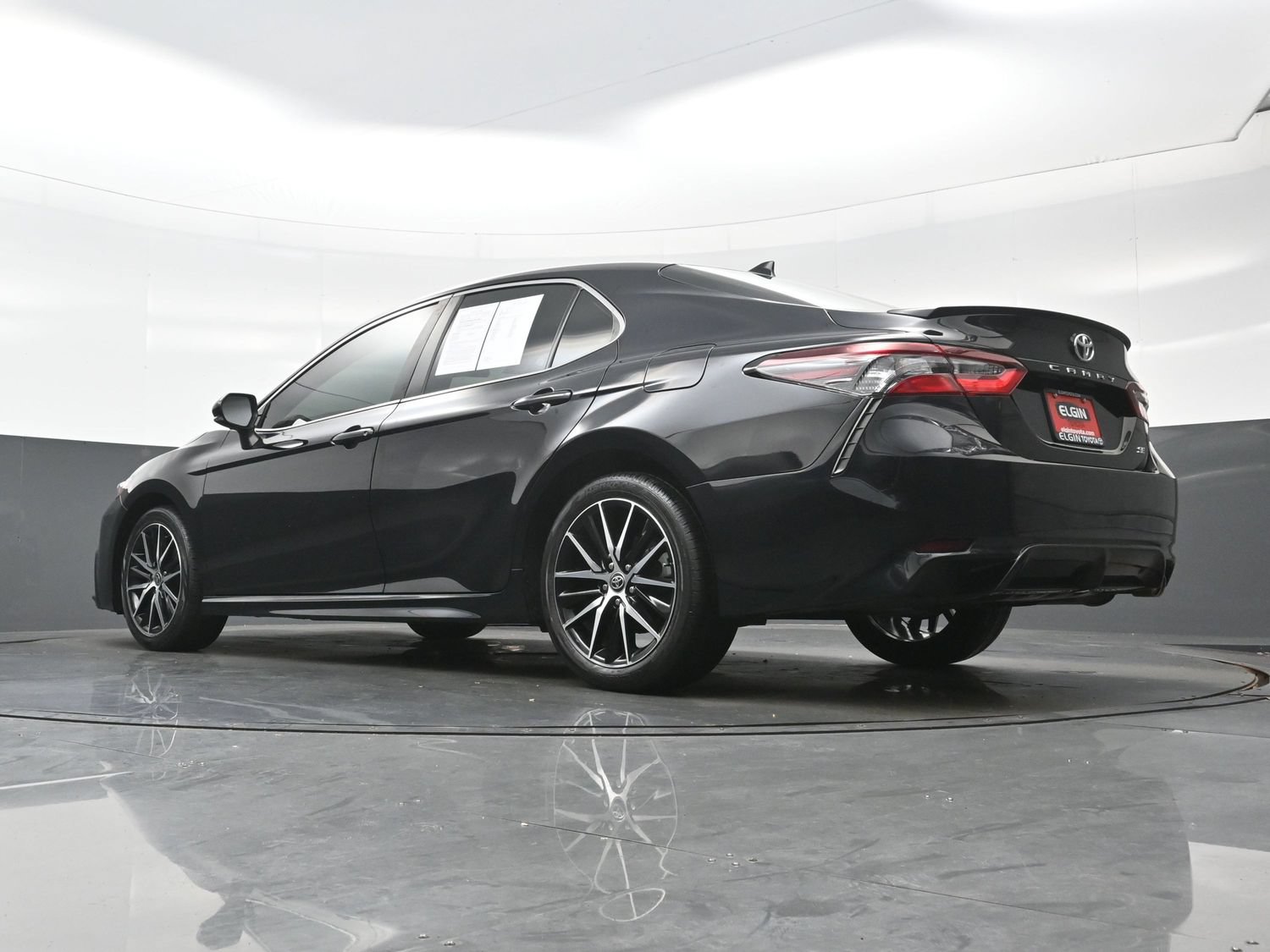 Used 2024 Toyota Camry SE FWD image 30