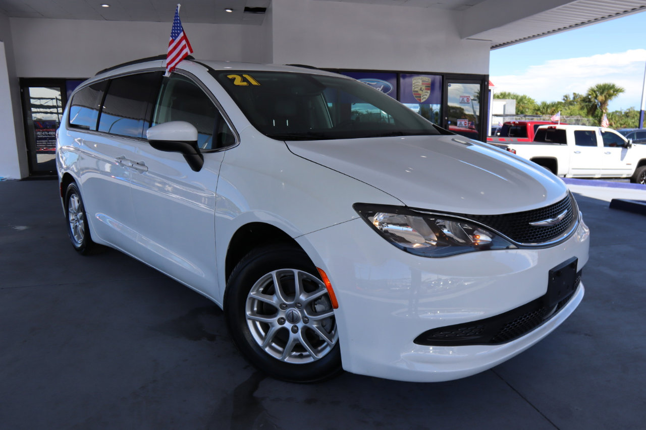 Used 2021 Chrysler Voyager Lxi image 2