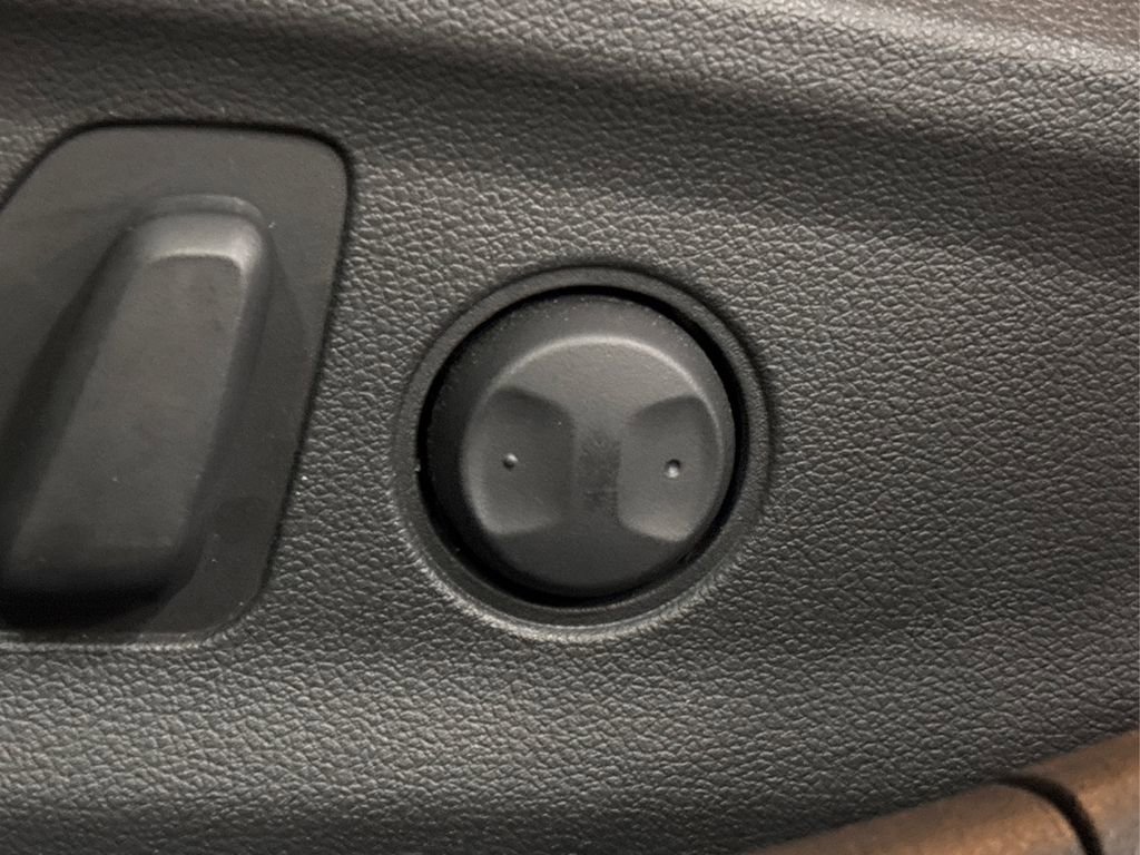 Used 2019 Hyundai Elantra Limited image 24