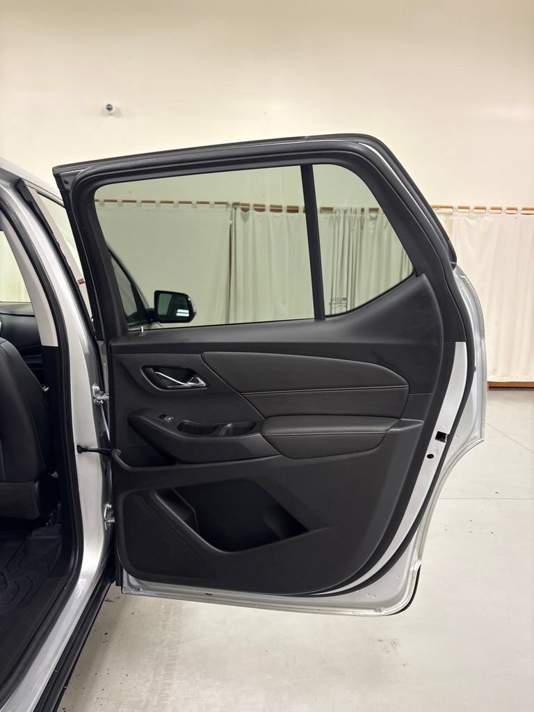 Used 2020 Chevrolet Traverse RS FWD image 31