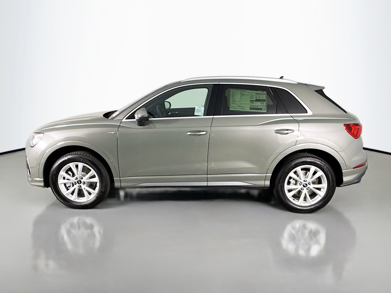 Certified 2025 Audi Q3 2.0T Premium w/ Convenience Package AWD/4WD image 4