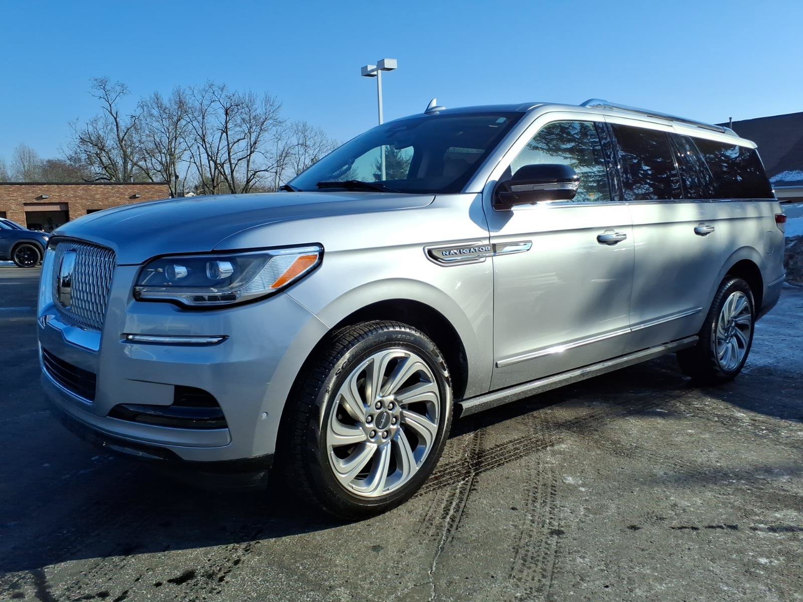Certified 2024 Lincoln Navigator L Reserve image 3