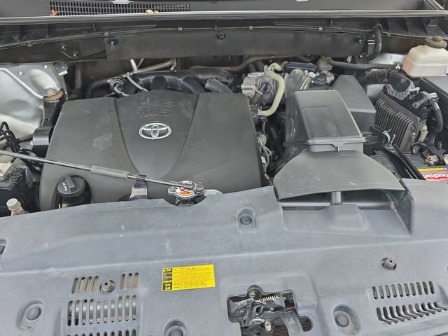 Used 2019 Toyota Highlander SE FWD image 32