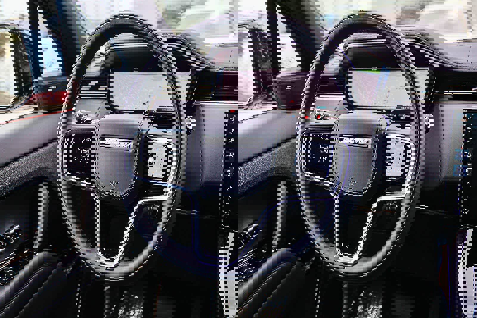 Used 2025 Land Rover Range Rover Sport image 13