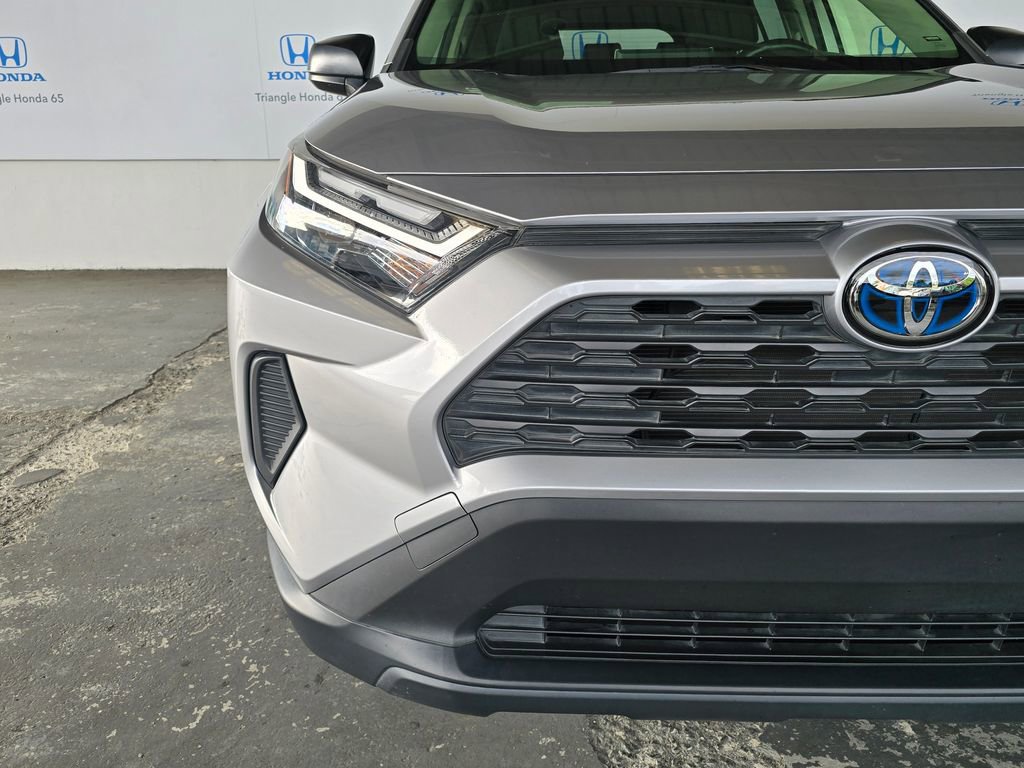 Used 2023 Toyota RAV4 LE AWD/4WD image 32