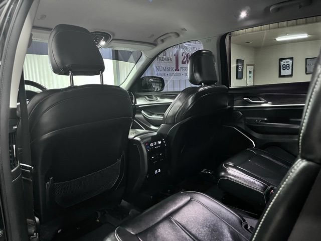 Used 2021 Jeep Grand Cherokee L Limited AWD/4WD image 12
