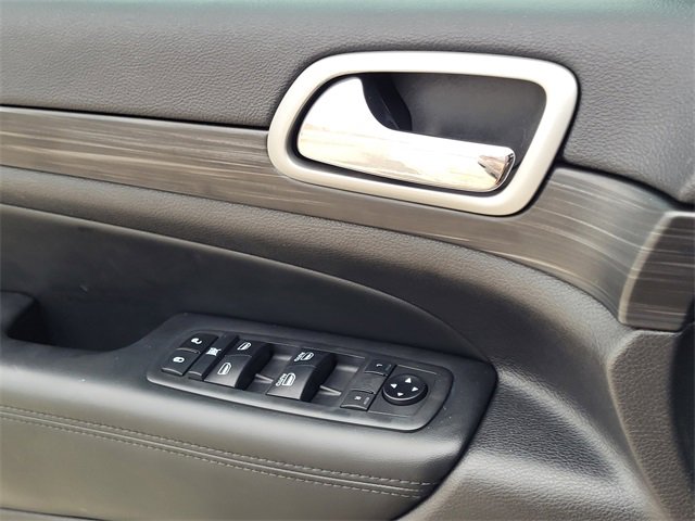 Used 2019 Jeep Grand Cherokee Laredo w/ 18" Wheel & 8.4" Radio Group image 22