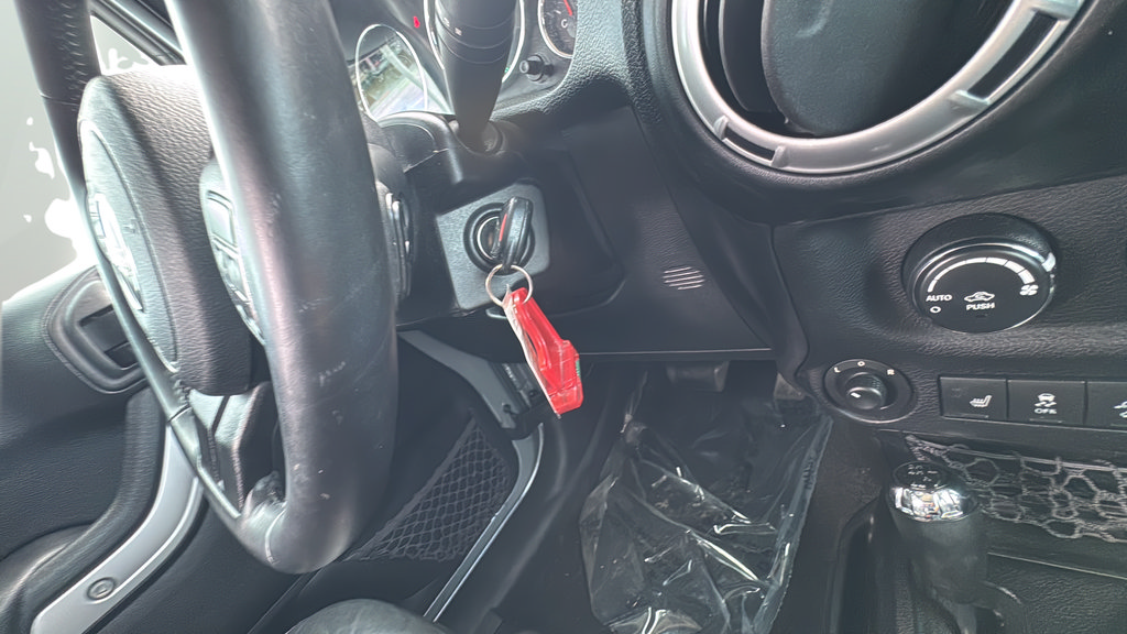 Used 2013 Jeep Wrangler Unlimited Sahara w/ Connectivity Group AWD/4WD image 24