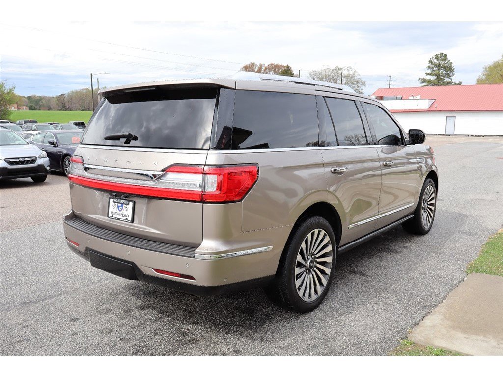 Used 2019 Lincoln Navigator Reserve image 5