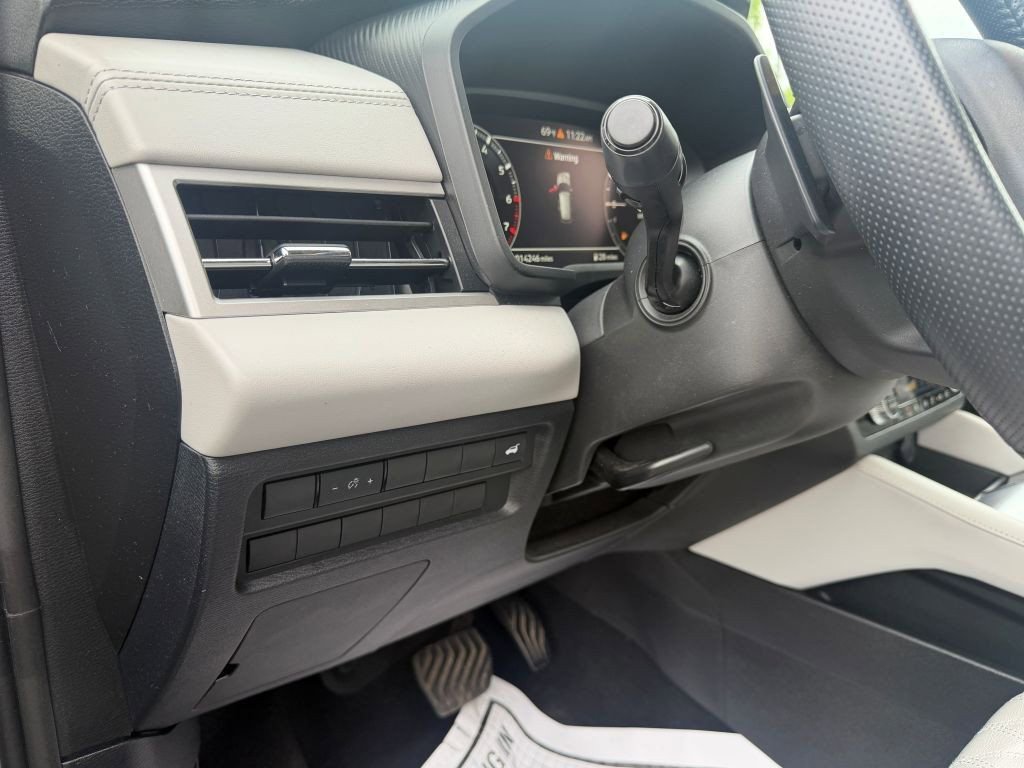 Used 2024 Mitsubishi Outlander SEL AWD/4WD image 11