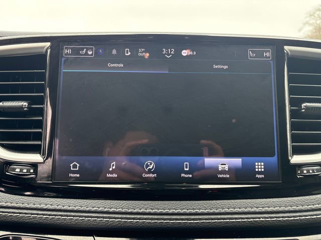 Used 2024 Chrysler Pacifica Touring-L image 25