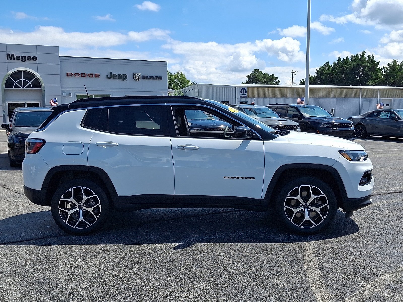 Used 2025 Jeep Compass Limited AWD/4WD image 7