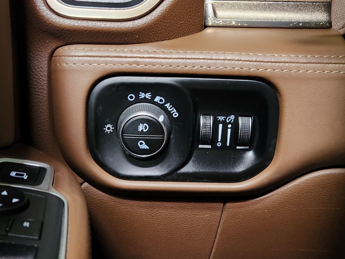 Used 2020 RAM 3500 Limited AWD/4WD image 46