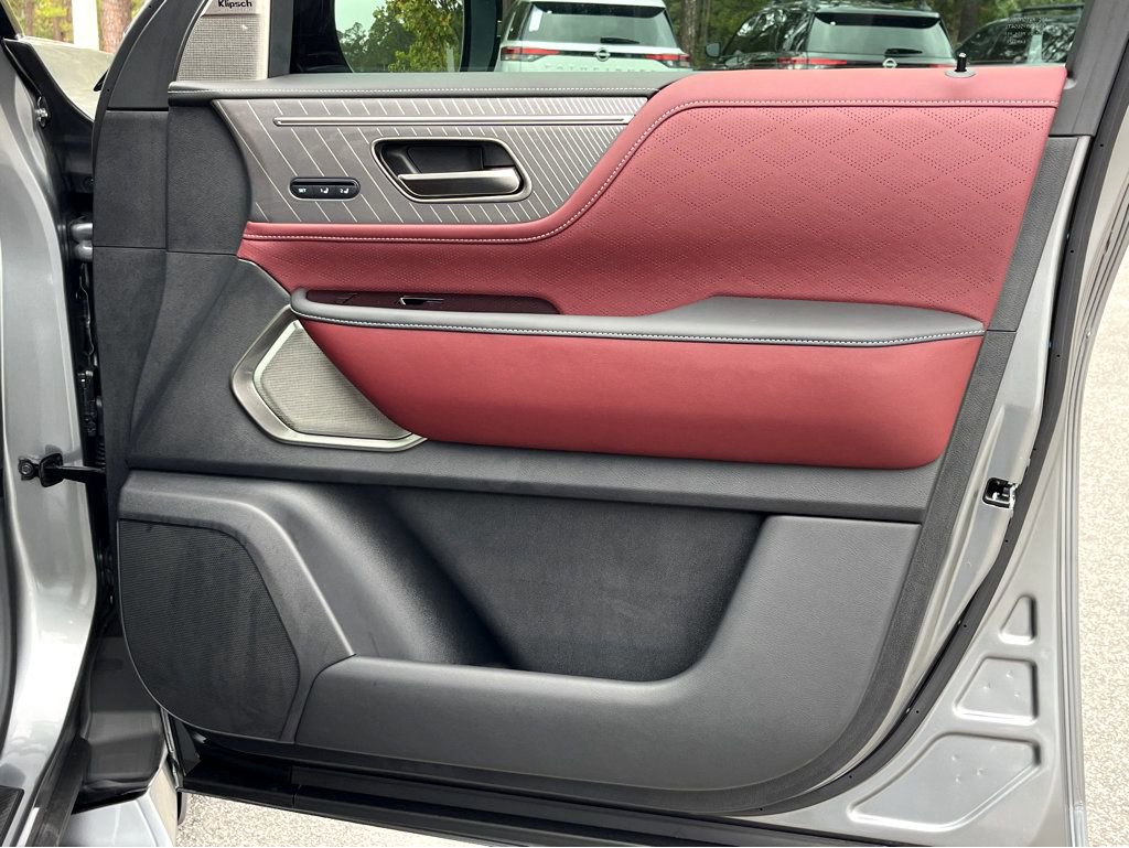 Certified 2025 INFINITI QX80 Autograph image 17