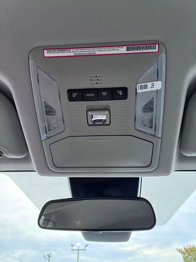 Used 2021 Toyota RAV4 LE AWD/4WD image 40