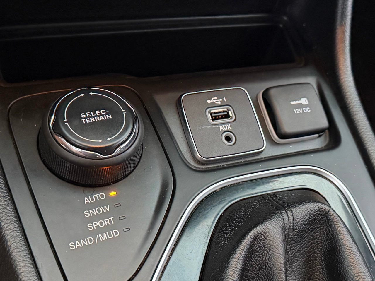Used 2019 Jeep Cherokee Limited AWD/4WD image 24